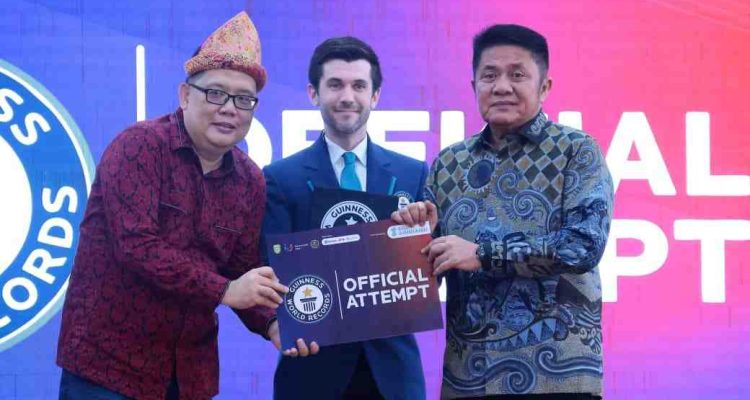 Gubernur Sumsel, Herman Deru saat membuka pelatihan AI terbesar untuk guru di Griya Agung, Palembang. Foto: Humas Pemprov Sumsel.