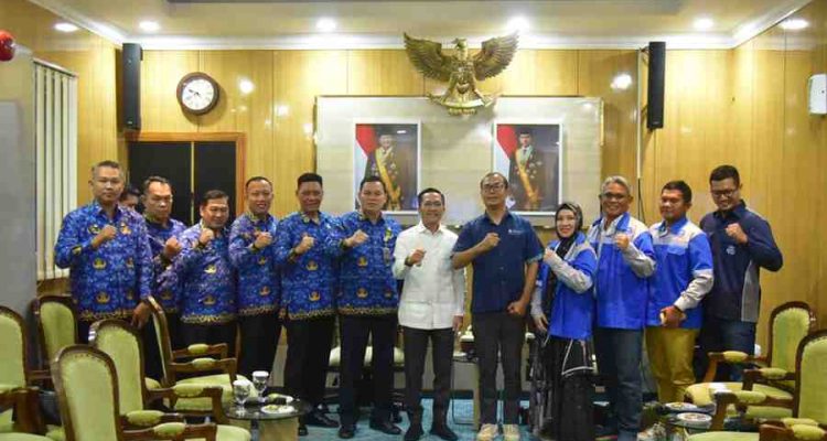Walikota Palembang, Drs H Ratu Dewa, MSi dan jajarannya, menerima audiensi dari Praktisi Sumber Daya Manusia (SDM) Bersatu Sumatera Selatan, Senin (15/9/2025). Foto: Kominfo Palembang.