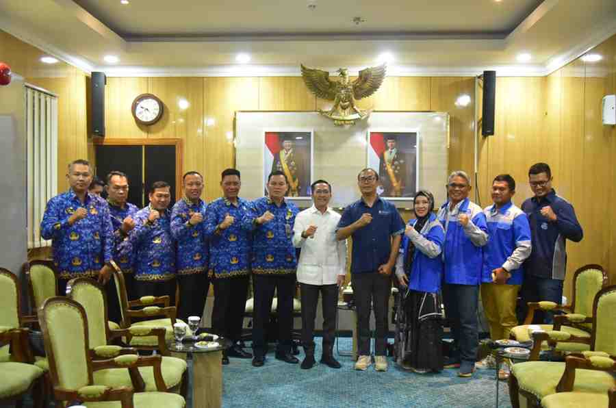 Walikota Palembang, Drs H Ratu Dewa, MSi dan jajarannya, menerima audiensi dari Praktisi Sumber Daya Manusia (SDM) Bersatu Sumatera Selatan, Senin (15/9/2025). Foto: Kominfo Palembang.