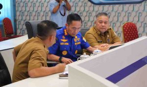 Walikota Palembang, Ratu Dewa didampingi Sekda Aprizal mengikuti rakor nasional bersama Mendagri secara virtual, Senin (29/9/2025). Foto: Kominfo Palembang.