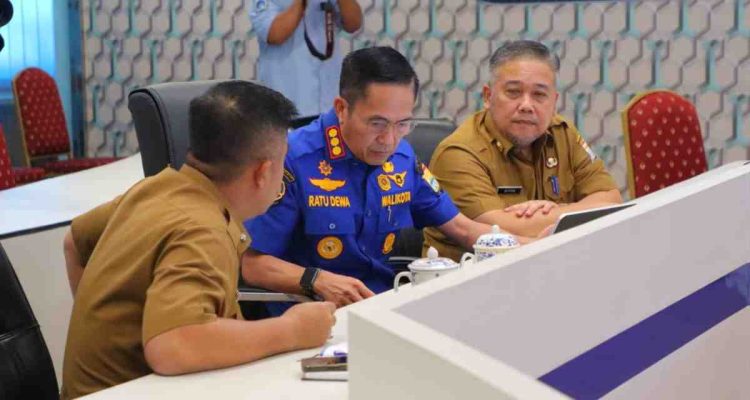 Walikota Palembang, Ratu Dewa didampingi Sekda Aprizal mengikuti rakor nasional bersama Mendagri secara virtual, Senin (29/9/2025). Foto: Kominfo Palembang.