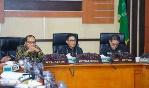 Para pimpinan DPRD Muba saat memimpin rapat tentang Program Keluarga Maju. Foto: Kominfo Muba.