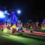 Tarian kolosal saat pembukaan Karang Asem Festibal di Alun-alun Kelurahan Tanjung Enim Selatan, Kecamatan Lawang Kidul, Kabupaten Muara Enim, Rabu (3/9/2025) malam. Foto: Humas Pemprov Sumsel.