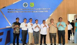 Pejabat Disnaker Muba bersama pihak managemen PT Hindoli, Sabtu (13/9/2025). Foto: Kominfo Muba.