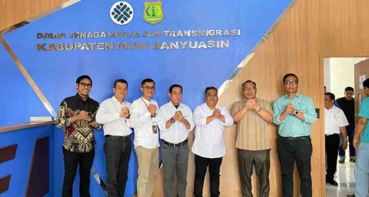 Pejabat Disnaker Muba bersama pihak managemen PT Hindoli, Sabtu (13/9/2025). Foto: Kominfo Muba.