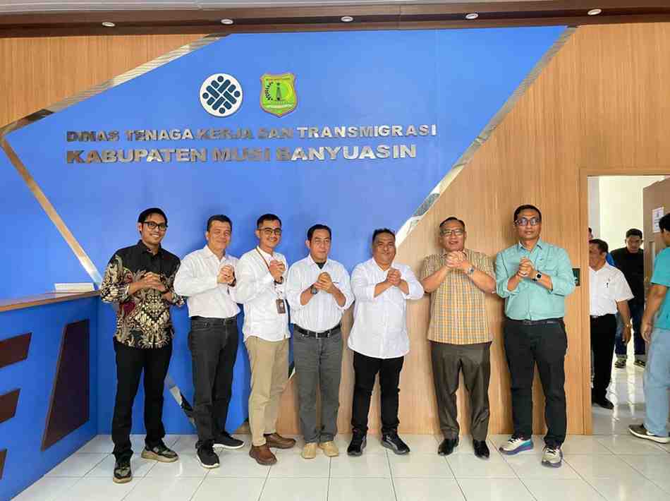 hindoli Pejabat Disnaker Muba bersama pihak managemen PT Hindoli, Sabtu (13/9/2025). Foto: Kominfo Muba.