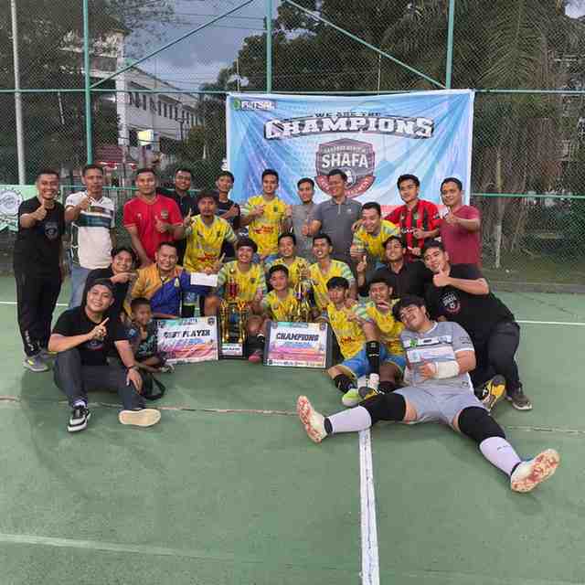 Para pemain Setda Muba FC yang meraih juara Turnamen Sahabat Kerifik Shafa Futsal Tingkat Umum/Club Lokal Se-Kabupaten Musi Banyuasin, Foto: Kominfo Muba.