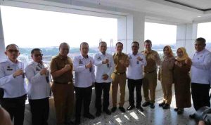 Kepala Lembaga Pemasyarakatan (Lapas) Kelas I Palembang, M Pithra Jaya Saragih bersama Kantor Wilayah Direktorat Jenderal Pemasyarakatan bersilatuurahim dengan Walikota Palembang, Ratu Dewa, Senin (8/9/2025). Foto: Kominfo Palembang.