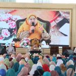 Ustazah kondang, Mama Dedeh memberikan tauziah pada acara peringatan Maulid Nabi Muhmmad SAW di Palembang, Jumat (26/9/2025). Foto: Kominfo Palembang.