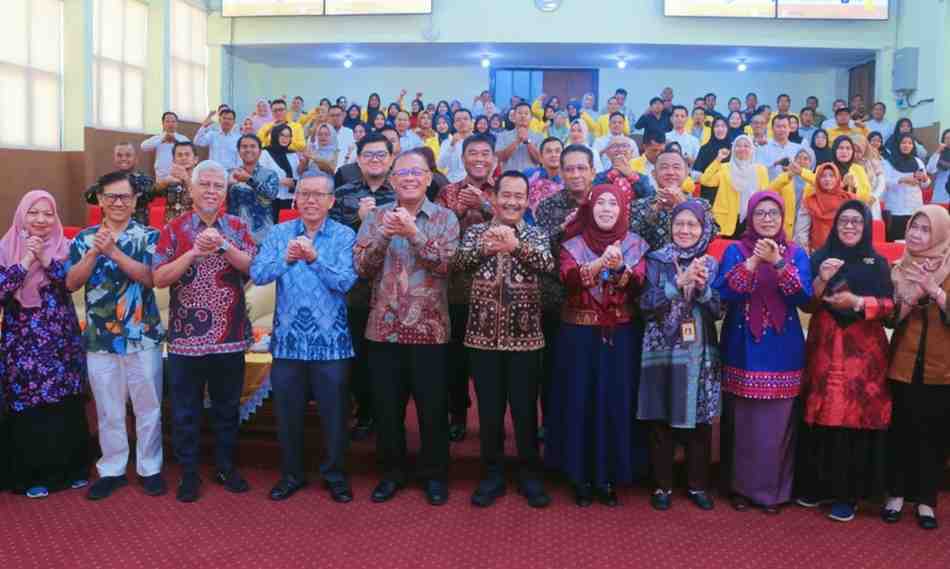 Wabup Muba, Rohman bersama para pejabat Unsri pada kulaih umum Fakultas Keguruan Unsri, Jumat (*12/9/2025). Foto: Kominfo Muba.