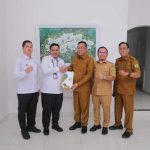 Bupati Muba, HM Toha menerima hasil data BPS , Selasa (9/9/2025). Foto: Kominfo Muba.