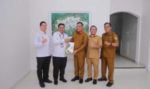 Bupati Muba, HM Toha menerima hasil data BPS , Selasa (9/9/2025). Foto: Kominfo Muba.