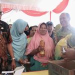 Suasana pasar murah di halaman kantor Camat, Sekayu, Kamis (18/9/2025). Foto: Kominfo Muba.
