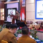 Asisten III Setda Kota Palembang, Akhmad Bastari, menghadiri kegiatan Asistensi Pengenalan Tarif PBB-P2, Assessment Ratio, dan Tarif untuk Lahan Produksi Pangan dan Ternak yang digelar di Aula Gedung Keuangan Negara, Palembang, Selasa (23/9/2025). Foto: Kominfo Palembang.