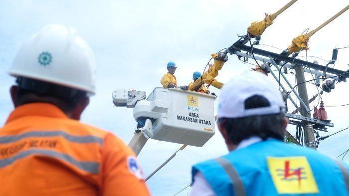 Perbaikan jaringan listrik PLN. Foto: Dok PLN