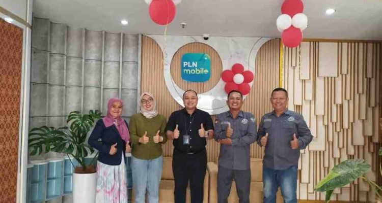 Ketua DPD PJS Sumsel, Edi Triono, didampingi jajaran pengurus, saat silaturahmi dengan jajaran PLN UID S2JB, pada hari Rabu, tanggal 27 Agustus 2025, di Kantor PLN UID S2JB, Palembang. foto : PJS Sumsel.