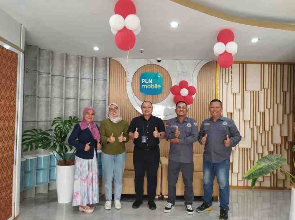 Ketua DPD PJS Sumsel, Edi Triono, didampingi jajaran pengurus, saat silaturahmi dengan jajaran PLN UID S2JB, pada hari Rabu, tanggal 27 Agustus 2025, di Kantor PLN UID S2JB, Palembang. foto : PJS Sumsel.