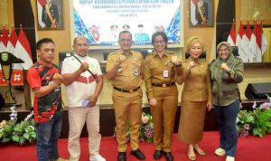 Sekda Sumsel, Edward Candra bersama kepala isntasni terkait usai memimpin rapat koordinasi peresiapan Pornas Korpri, Selasa (2/9/2025). Foto: Humas Pemprov Sumsel.