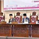 Para pimpinan DPRD Sumsel dan Sekda Provinsi Sumsel saat mengikuti paripurna XXI 2025 DPRD Sumsel, Senin (29/9/2025). Foto: Humas DPRD Sumsel.