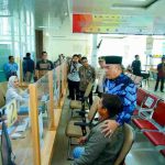 Bupati Muba, Hm Toha melaihat langsung pelayan di Mal Pelayanan Publik, Sekayu, Kamis (4/9/2025). Foto: Kominfo Muba.