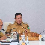 Bupati Muba, HM Toha saat pimpin rapat pemberian insentif retribusi pemakaian alat berat/alsintan-bun bagi petani/pekebun, Selasa (16/9/2025) di Ruang Rapat Guest House Griya Bumi Serasan Sekate. Foto: Kominfo Muba.