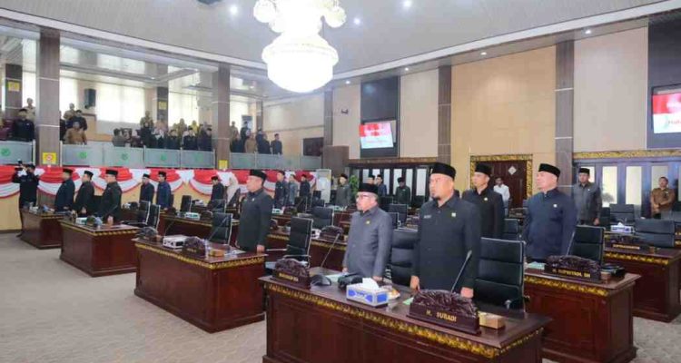 Suasana pembukaan rapat paripurna DPRD Muba, dengan agenda mendengarkan penjelasan Bupati HM Toha tentang RAPBD Perubahan TA 2025, Senin (1/9/2025). Foto: Kominfo Muba.