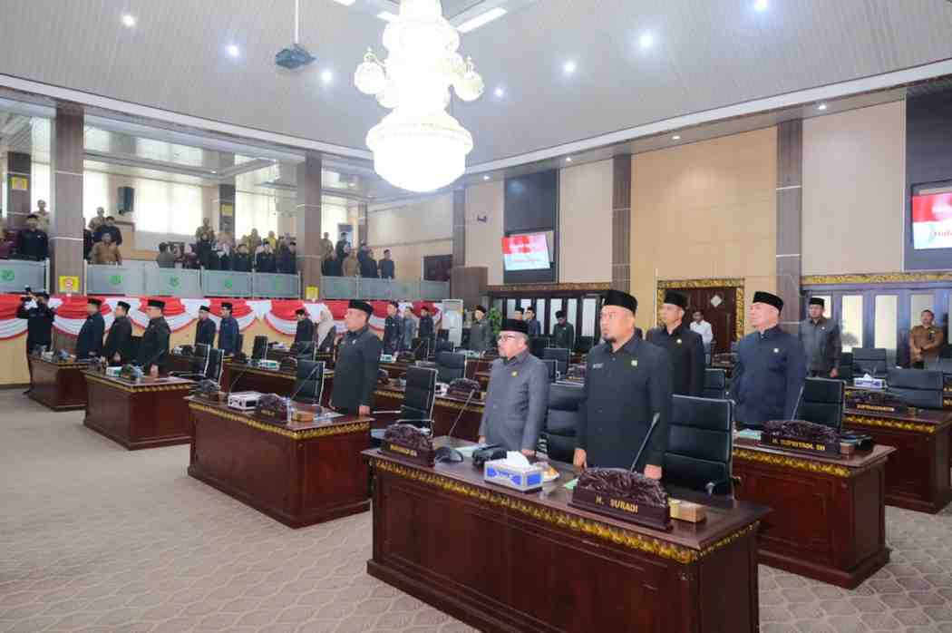 Suasana pembukaan rapat paripurna DPRD Muba, dengan agenda mendengarkan penjelasan Bupati HM Toha tentang RAPBD Perubahan TA 2025, Senin (1/9/2025). Foto: Kominfo Muba.