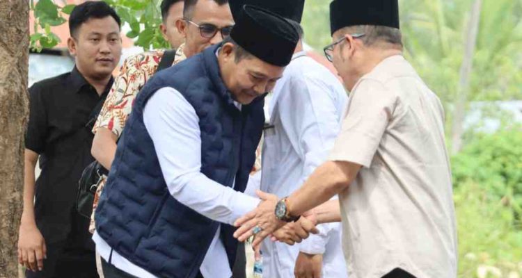 Wabup MUba, Rohman saat disambut warga Lalan, Minggu (7/9/2025). Foto: Kominfo Muba.