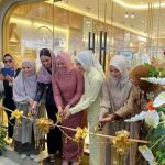 Staf Ahli PKK Palembang, Putri Azizah menggadiri grand opening Store Napucot di Jl Sumpah Pemuda Palembang, Sabtu (4/10/2025). Foto: Kominfo Palembang.