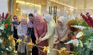 Staf Ahli PKK Palembang, Putri Azizah menggadiri grand opening Store Napucot di Jl Sumpah Pemuda Palembang, Sabtu (4/10/2025). Foto: Kominfo Palembang.