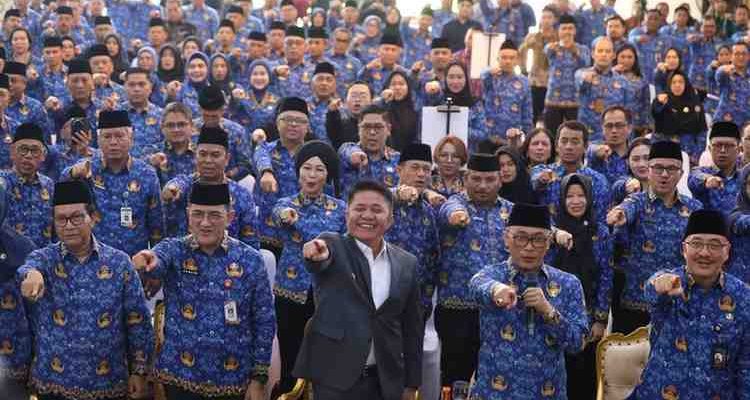 Gubernur Sumsel, Herman Deru bersama para peserta rakernas Korpri di Griya Agung, Palembang, Sabtu (4/10/2025. Foto: Humas Pemprov Sumsel.