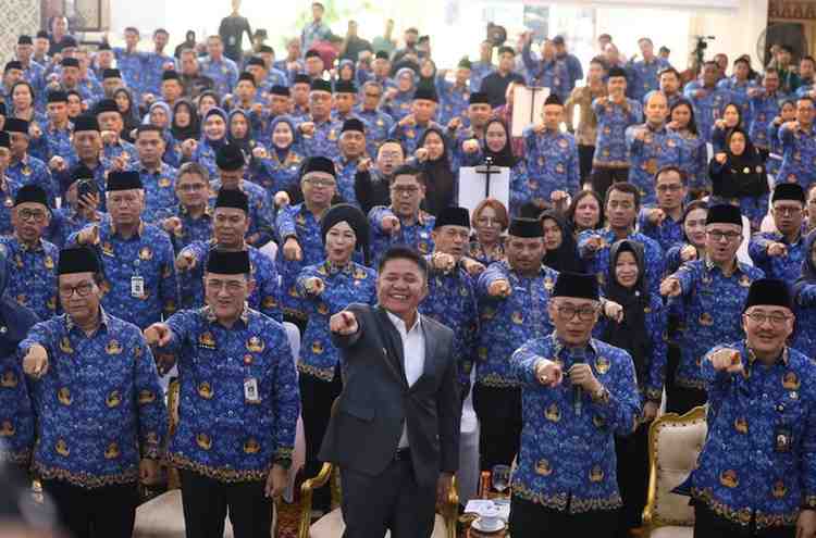 Gubernur Sumsel, Herman Deru bersama para peserta rakernas Korpri di Griya Agung, Palembang, Sabtu (4/10/2025. Foto: Humas Pemprov Sumsel.