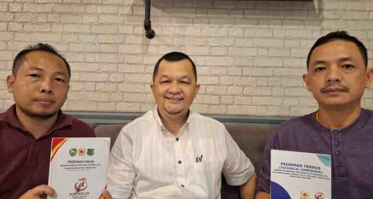 Dr Hendri Zainuddin, SH (baju putih). Foto: IST
