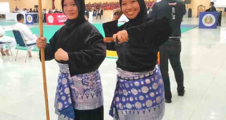 Sri dan Kartini, atlet asal Muba meraih medali emas pada ajang Pornas Korpri, Kamis (9/10/2025). Foto: Kominfo Muba.
