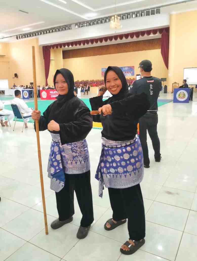 Sri dan Kartini, atlet asal Muba meraih medali emas pada ajang Pornas Korpri, Kamis (9/10/2025). Foto: Kominfo Muba.