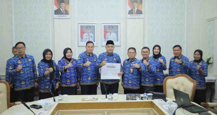 Pemerintah Kota Palembang bersama Kantor Regional VII Badan Kepegawaian Negara (BKN) menggelar Sosialisasi dan Rapat Koordinasi Teknis Pembangunan Manajemen Talenta Aparatur Sipil Negara (ASN) di lingkungan Pemkot Palembang, bertempat di Ruang Rapat II Setda Palembang, Jumat (17/10/2025). Foto: Kominfo Palembang.