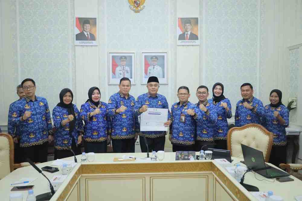 Pemerintah Kota Palembang bersama Kantor Regional VII Badan Kepegawaian Negara (BKN) menggelar Sosialisasi dan Rapat Koordinasi Teknis Pembangunan Manajemen Talenta Aparatur Sipil Negara (ASN) di lingkungan Pemkot Palembang, bertempat di Ruang Rapat II Setda Palembang, Jumat (17/10/2025). Foto: Kominfo Palembang.