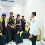 Bupati Musi Banyuasin (Muba) H M Toha Tohet SH menjamu Tim Sepak Bola U-17 Kabupaten Muba dalam acara ramah tamah di Pendopoan Griya Bumi Serasan Sekate, Rabu (1/10/2025). Foto: Kominfo Muba.