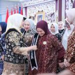 Dewi Sastani dikukuhkan sebagai Bunda Paud Kota Palembang, Senin (6/10/2025). Foto: Kominfo Palembang.