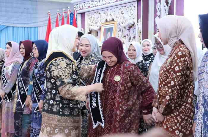 Dewi Sastani dikukuhkan sebagai Bunda Paud Kota Palembang, Senin (6/10/2025). Foto: Kominfo Palembang.