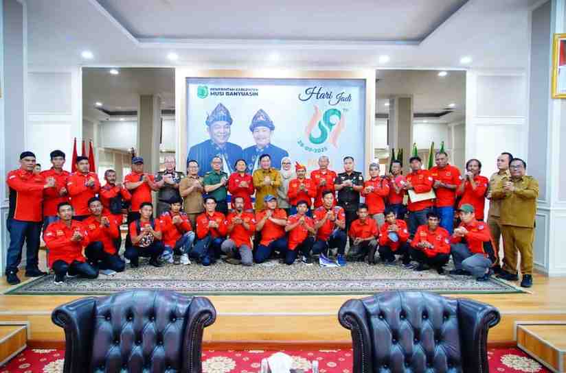Bupati Muba, HM Toha menerima para pengurus Cabang Federasi Serikat Buruh Perkebunan Indonesia (FSBPI) Kabupaten Muba, Senin (20/10/2025). Foto: Kominfo Muba.