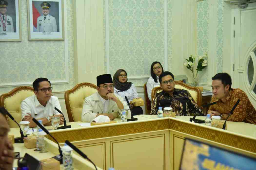 Walikota Palembang, Ratu Dewa dan Wakil Walikota, Prima Salam menerima audiensi managemen ​PT Masa Depan Indonesia (MDI), Rabu (8/10/2025). Foto: Kominfo Palembang.