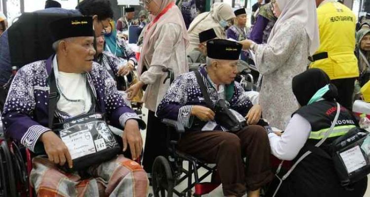 Pemeriksaan kesehatan para jemaah haji Sumsel sebelum keberangkatan. Foto: Dok Kemenag Sumsel.