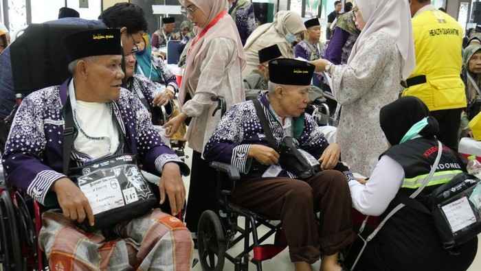 Pemeriksaan kesehatan para jemaah haji Sumsel sebelum keberangkatan. Foto: Dok Kemenag Sumsel.