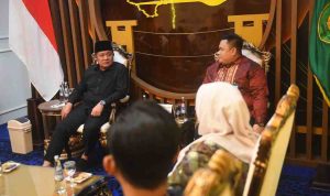 Gubernur Sumsel H. Herman Deru menerima RCEO PT Pegadaian Kanwil III Sumbagsel, Novryandi, beserta jajarannya, Senin (13/10/2025). Foto: Humas Pemprov Sumsel.