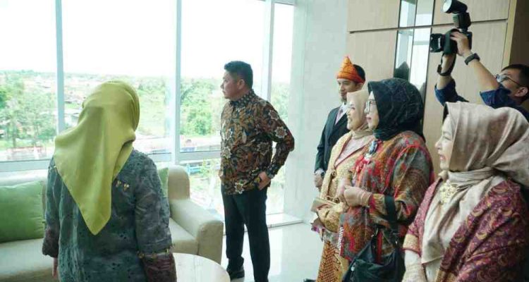 Gubernur Sumatera Selatan (Sumsel), Dr H Herman Deru meresmikan beroperasinya Rumah Sakit (RS) Permata Palembang dalam acara Grand Opening yang berlangsung di Jalan Soekarno-Hatta, Sabtu (25/10/2025). Foto: Humas Pemprov Sumsel.