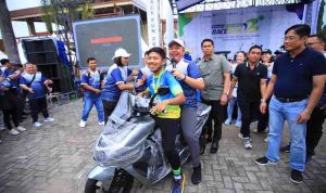 deru (15) Gubernur Sumsel, Herman deru saat menghadiri race run RS Siloam Palembang, Minggu (26/10/2025). Foto: Humas Pemprov Sumsel.