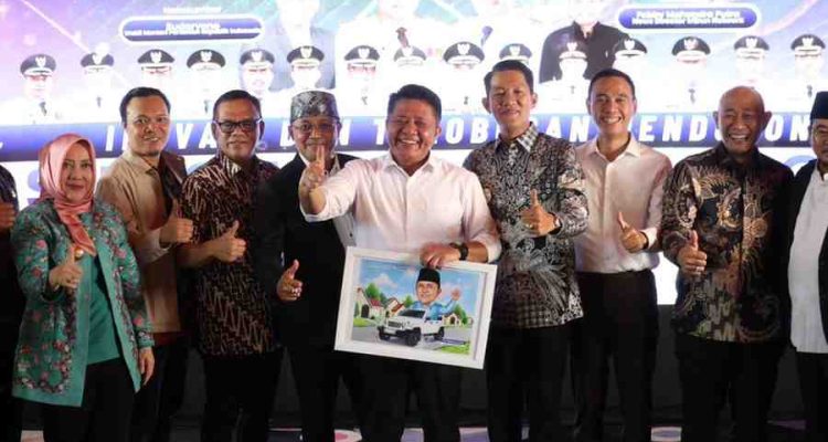 Gubernur Sumsel, Herman Deru dan sejumlah bupati menghadiri dialog interaktif “Inovasi dan Terobosan Mendorong Sumsel Mandiri Pangan” di Hotel Novotel Palembang, Jumat (24/10/2025). Foto: Humas Pemprov Sumsel.