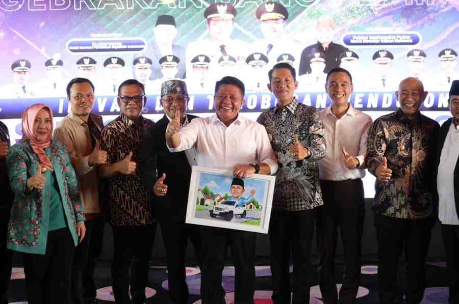 Gubernur Sumsel, Herman Deru dan sejumlah bupati menghadiri dialog interaktif “Inovasi dan Terobosan Mendorong Sumsel Mandiri Pangan” di Hotel Novotel Palembang, Jumat (24/10/2025). Foto: Humas Pemprov Sumsel.