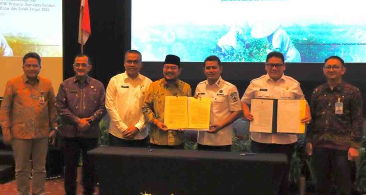 Wakil Walikota Palembang, Prima Salam menghadiri penandatanganan kerjasama antar daerah di Diamond Ballroom Hotel Axana Padang, Sumatera Barat, Rabu (22/10/2025). Foto: Kominfo Palembang.